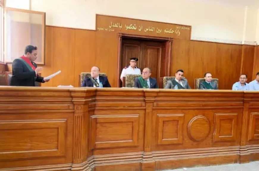 محاكم
