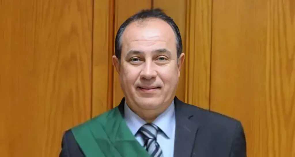 محاكم
